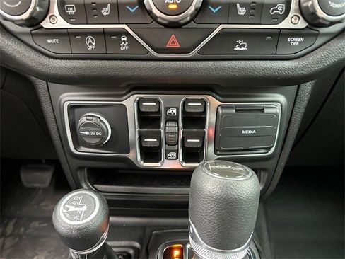 New 2025 Jeep Gladiator Sport image 20