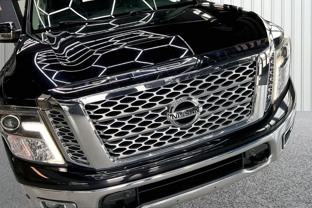 Used 2017 Nissan Titan SL AWD/4WD image 33