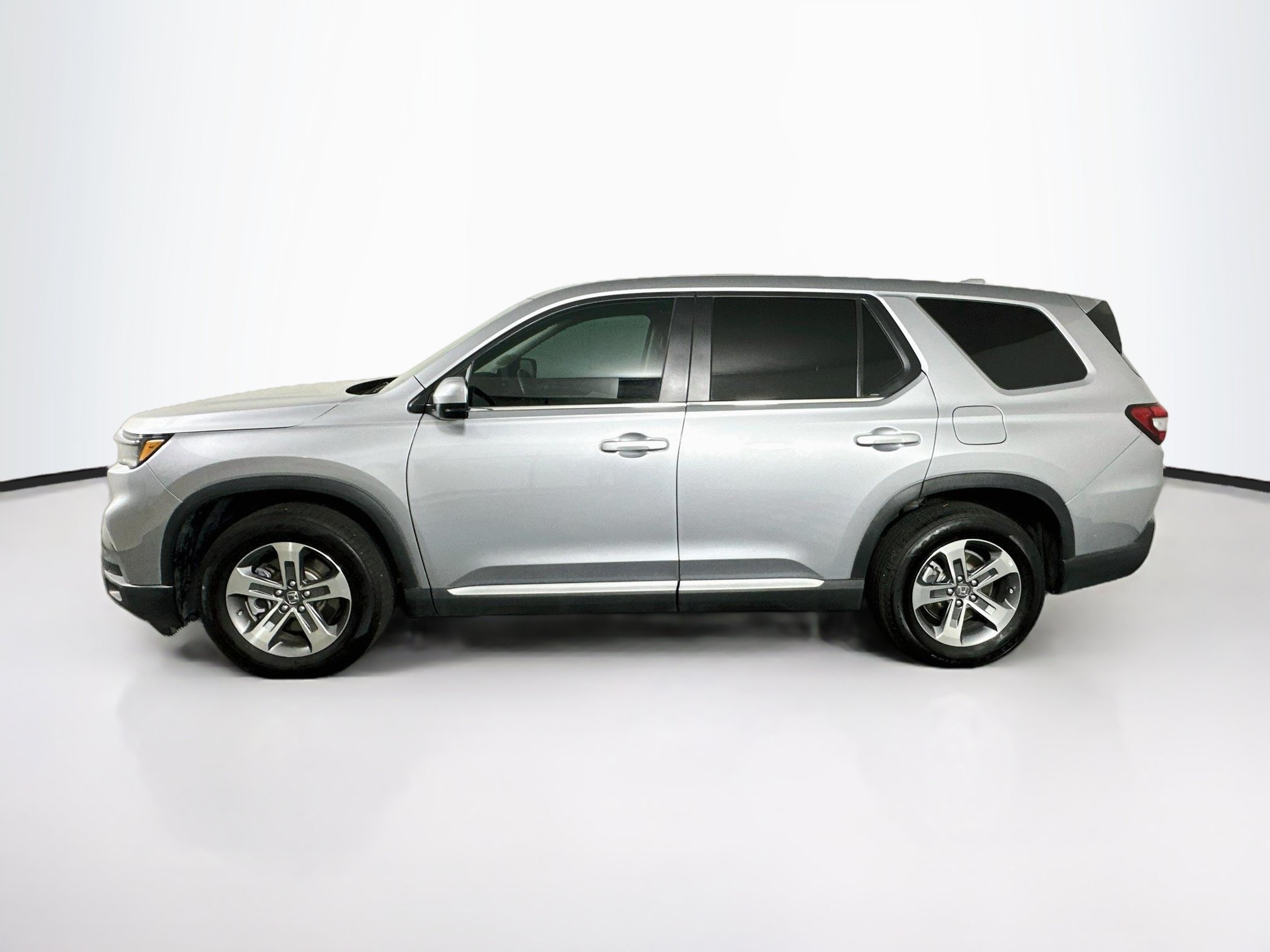 Used 2025 Honda Pilot EX-L image 4