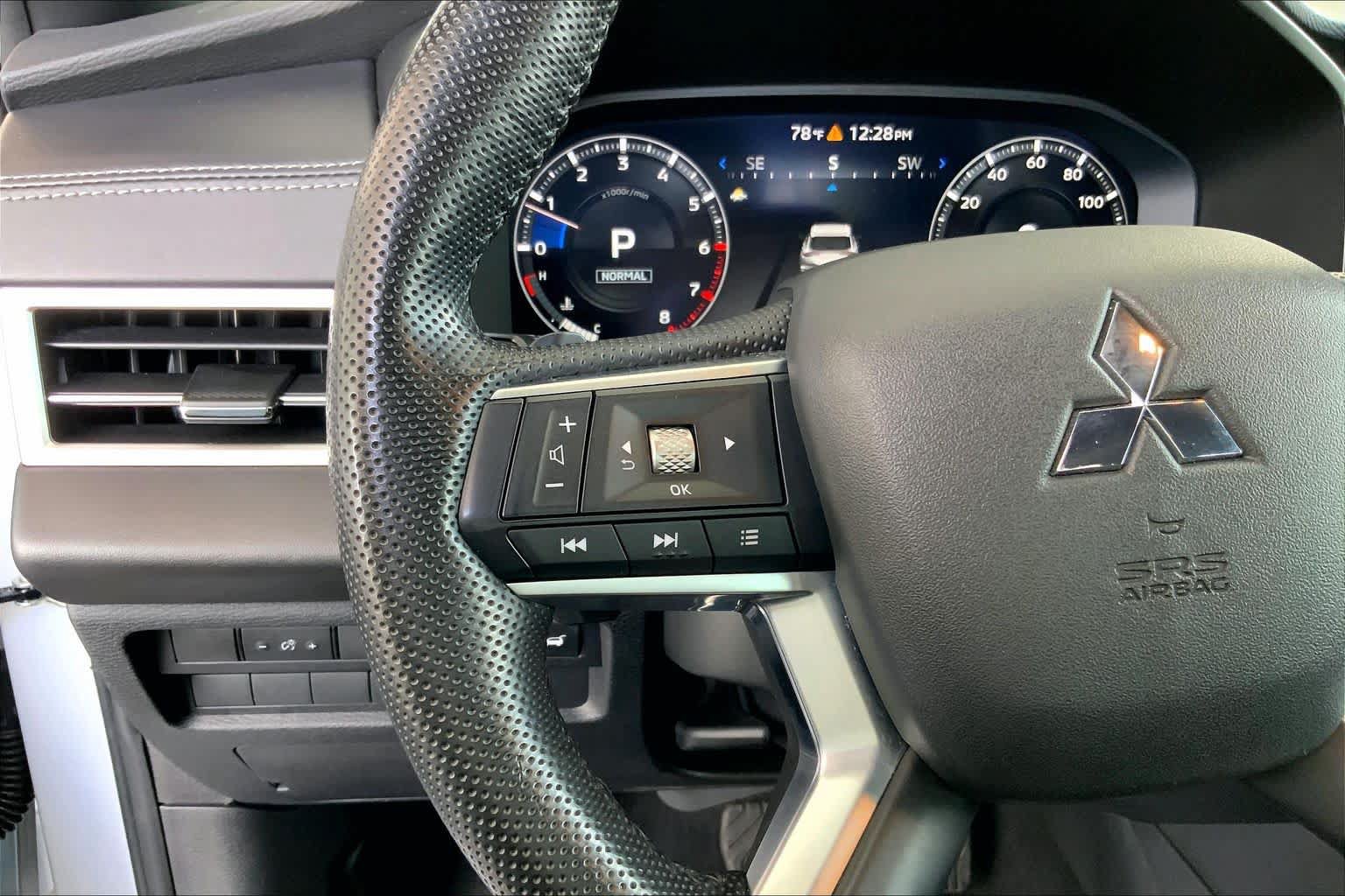 Used 2023 Mitsubishi Outlander SE Black Edition AWD/4WD image 24