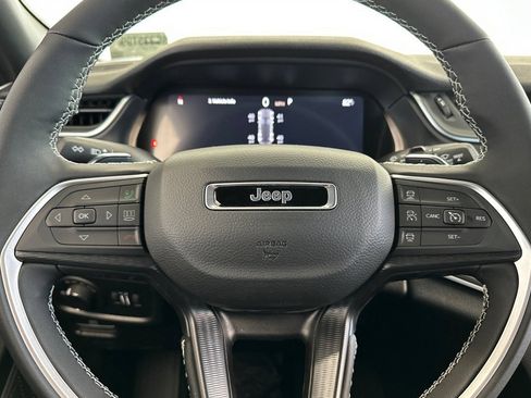 New 2025 Jeep Grand Cherokee Laredo w/ Luxury Tech Group I RWD image 24