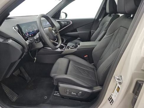 Used 2025 BMW X3 xDrive30i AWD/4WD image 2