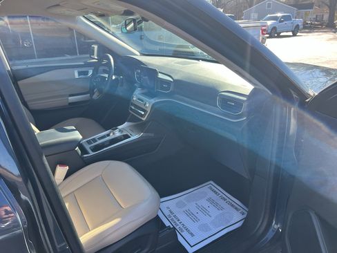 Used 2023 Ford Explorer XLT w/ Equipment Group 202A image 14
