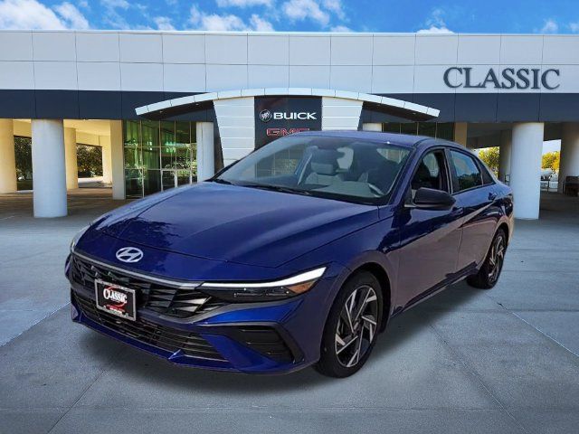 Used 2025 Hyundai Elantra Sport FWD image 3