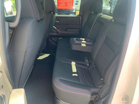 Used 2025 Nissan Frontier Pro-X RWD image 13