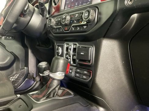 Used 2019 Jeep Wrangler Unlimited Rubicon AWD/4WD image 18