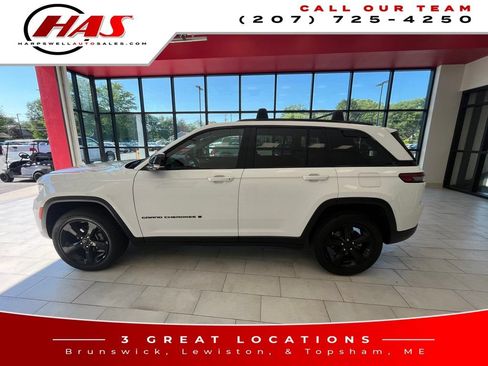 Used 2024 Jeep Grand Cherokee Altitude AWD/4WD image 2