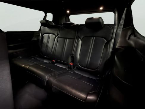 Used 2024 Jeep Wagoneer L Series III w/ Flexible Seating Group AWD/4WD image 31