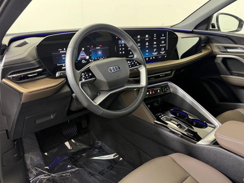 Used 2025 Audi Q5 Premium w/ Convenience Package AWD/4WD image 4