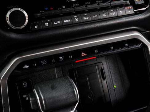 Used 2023 Toyota Sequoia Platinum image 29