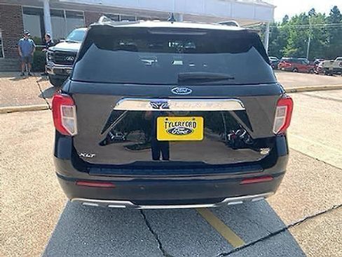 Used 2024 Ford Explorer XLT w/ Equipment Group 202A RWD image 4