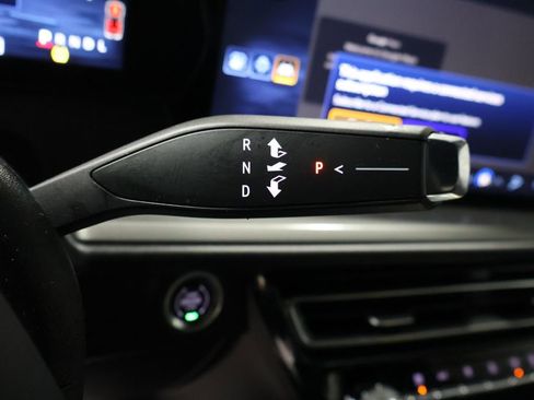 Used 2024 Chevrolet Traverse LT image 37