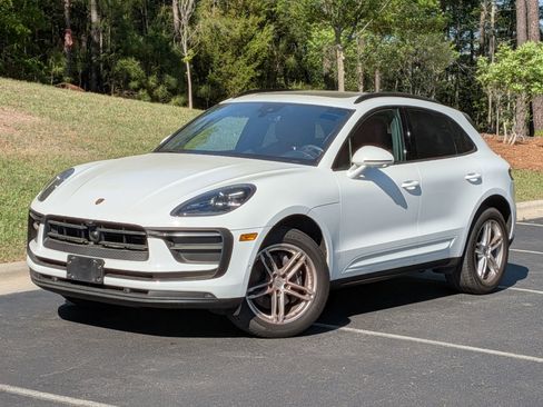 Certified 2023 Porsche Macan image 1