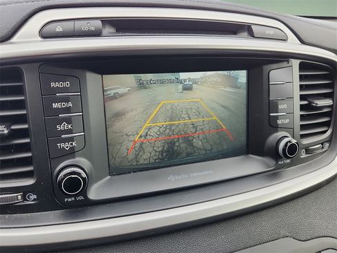 Used 2017 Kia Sorento LX w/ LX Convenience Package image 25