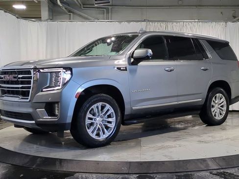 Used 2023 GMC Yukon SLT w/ SLT Luxury Package image 4
