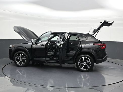 Used 2024 Chevrolet Trax RS FWD image 32