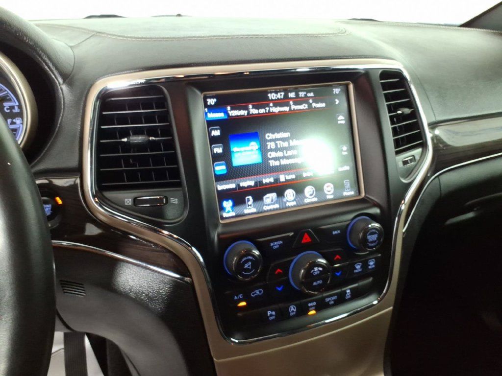 Used 2017 Jeep Grand Cherokee Overland AWD/4WD image 18