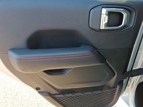 Used 2022 Jeep Wrangler Unlimited Rubicon w/ Steel Bumper Group image 19