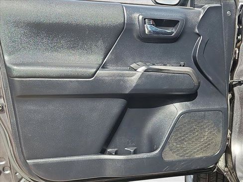 Used 2019 Toyota Tacoma TRD Off-Road w/ Technology Package AWD/4WD image 10