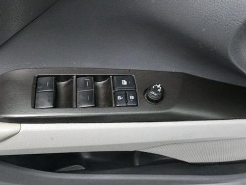 Used 2022 Toyota Camry SE FWD image 13