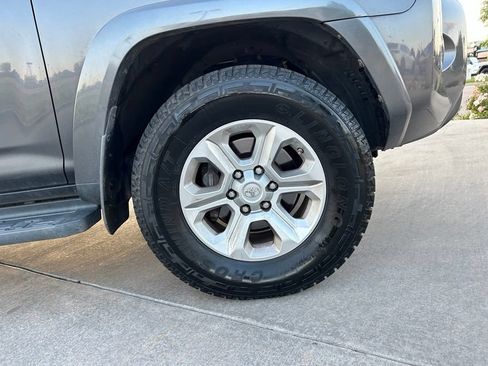 Used 2017 Toyota 4Runner SR5 AWD/4WD image 33