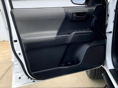 Used 2019 Toyota Tacoma SR AWD/4WD image 22