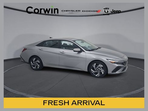 Used 2025 Hyundai Elantra SEL FWD image 1