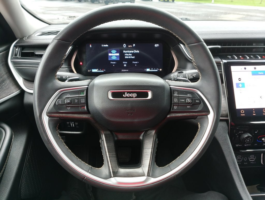 Used 2023 Jeep Grand Cherokee Limited AWD/4WD image 9