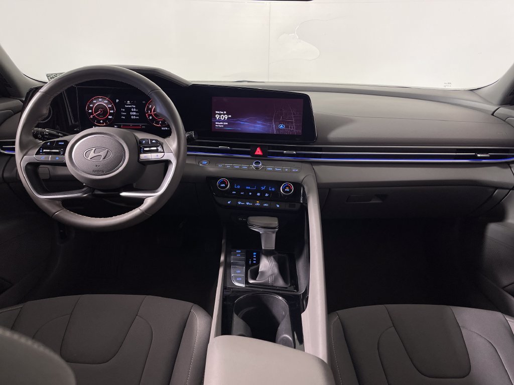 Certified 2025 Hyundai Elantra SEL FWD image 15