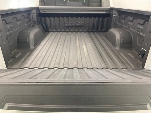 Used 2024 Chevrolet Silverado 1500 High Country w/ Technology Package AWD/4WD image 9