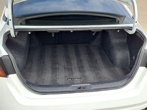 Used 2025 Nissan Altima 2.5 SV FWD image 6
