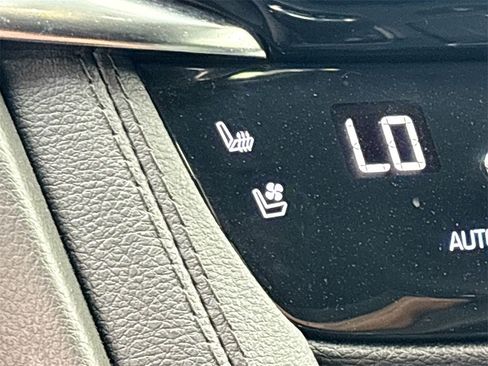 Used 2024 Cadillac XT6 Sport w/ Technology Package image 21