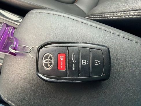 Used 2022 Toyota Corolla Cross XLE image 49