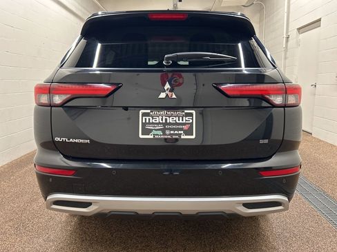 Used 2024 Mitsubishi Outlander SE image 3