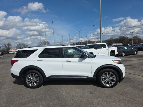 Used 2023 Ford Explorer Limited image 3