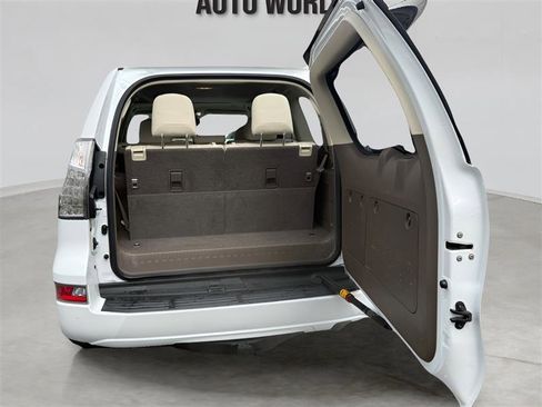 Used 2015 Lexus GX 460 image 34