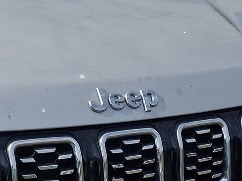 Used 2025 Jeep Compass Limited image 9