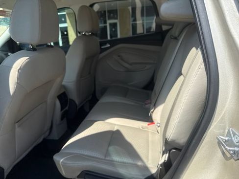 Used 2017 Ford Escape SE w/ Equipment Group 201A FWD image 19