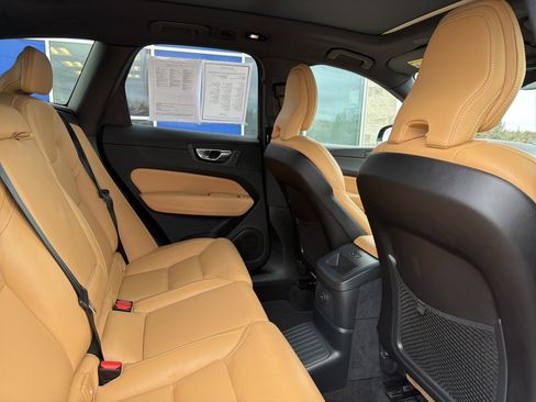 Used 2023 Volvo XC60 T8 Ultimate w/ Climate Package image 16
