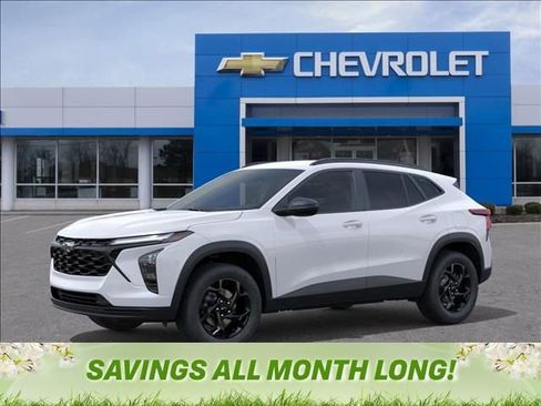 New 2026 Chevrolet Trax LT w/ Driver Confidence Package FWD image 2
