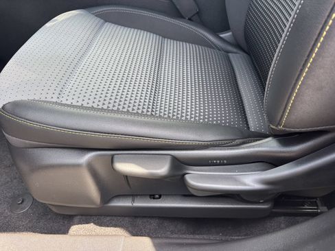 Used 2024 Chevrolet Trax LT w/ Sunroof Package FWD image 22
