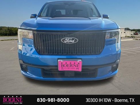 Used 2025 Ford Maverick Lobo AWD/4WD image 3