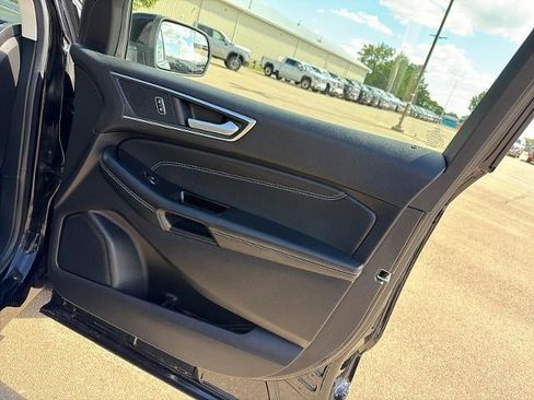 Used 2018 Ford Edge Titanium w/ Equipment Group 301A AWD/4WD image 15
