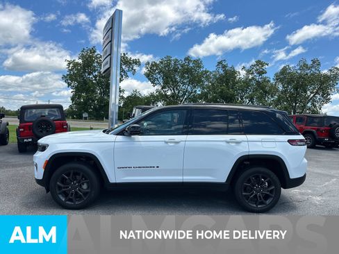 Used 2025 Jeep Grand Cherokee Limited AWD/4WD image 5