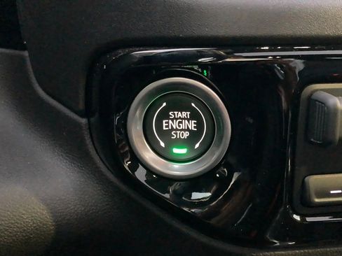 Used 2025 Chevrolet Silverado 1500 RST image 25