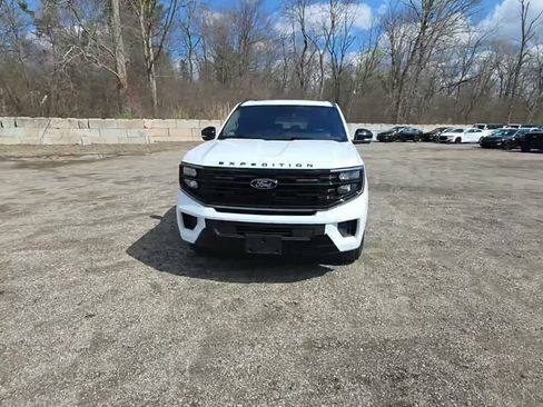 Used 2025 Ford Expedition Max Platinum w/ Stealth Appearance Package AWD/4WD image 2