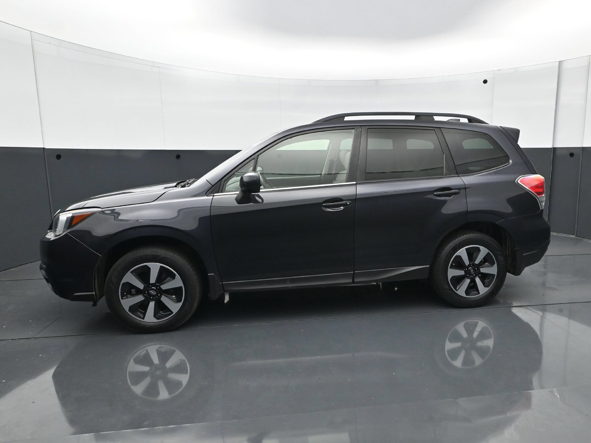 Used 2018 Subaru Forester 2.5i Premium w/ All-Weather Package AWD/4WD image 3