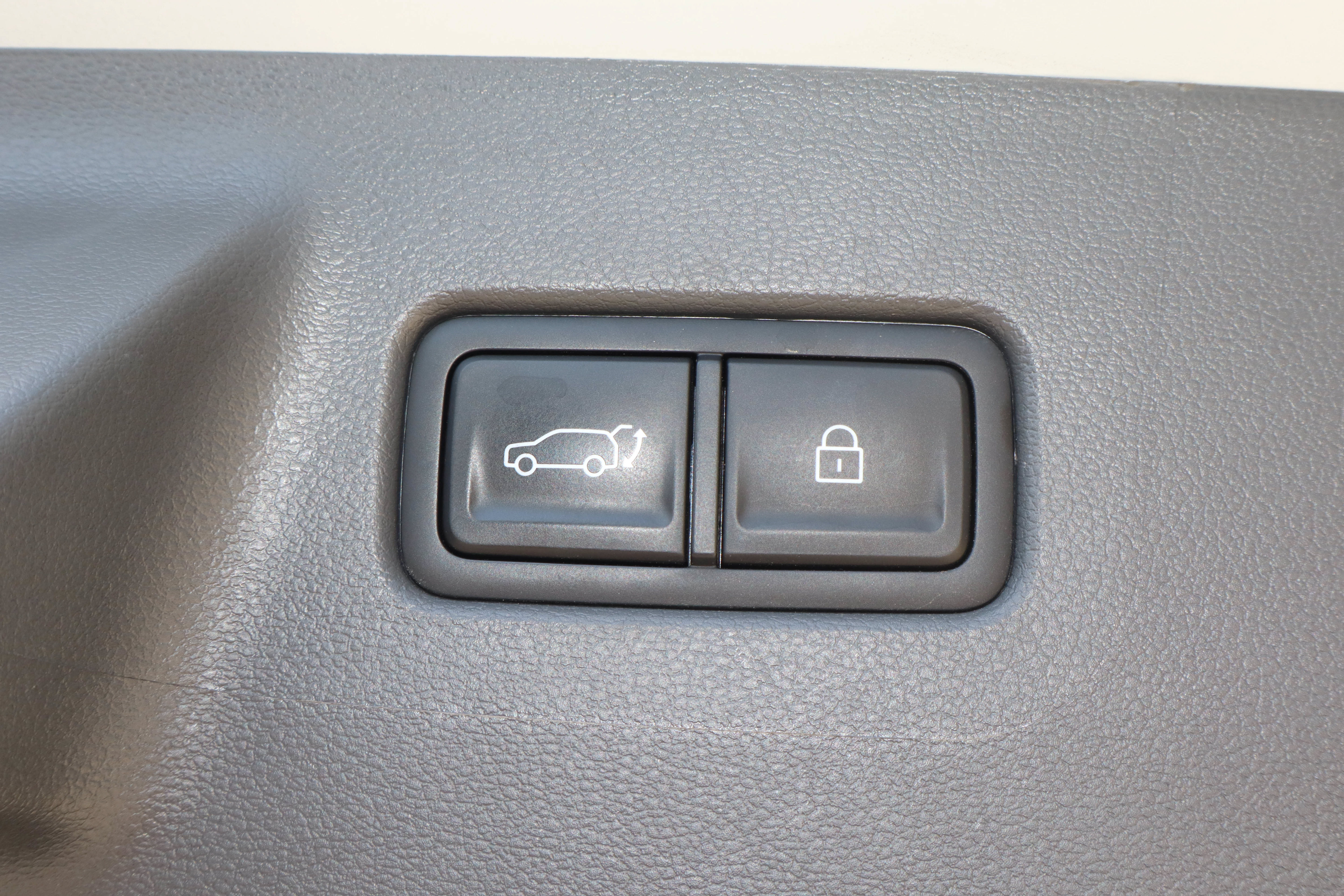Used 2025 Hyundai Santa Fe SEL FWD image 18
