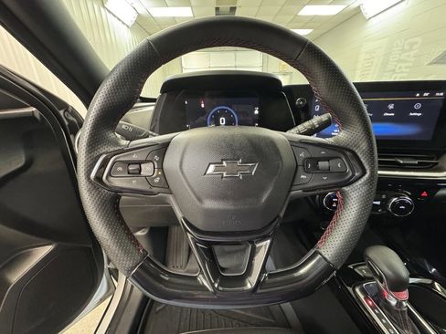 Used 2025 Chevrolet Trax RS image 31