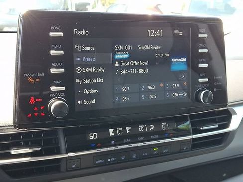 Used 2024 Toyota Sienna XLE FWD image 16